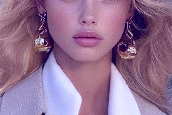 Chloe, 20, a blonde grey-eyed latina companion based in Batury. Offering CIM, 69, Deep French Kissing. Available for incall and outcall, day and evening dates.