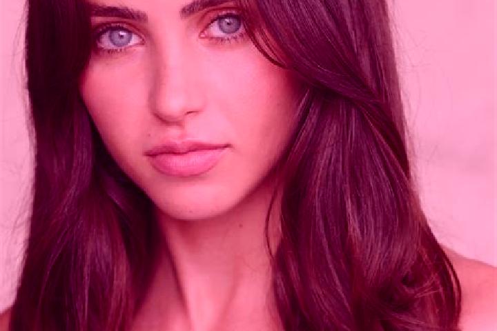 Chloe, 20, a chestnut dark-eyed latina companion based in Gaishan. Offering Overnight, Massage, Striptease. Available for incall and outcall, day and evening...