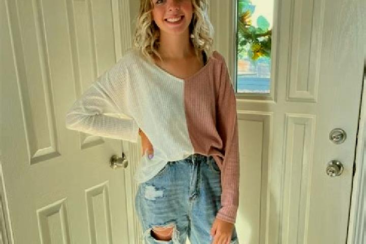 Chloe, 20 — Escort in Altamont, United States