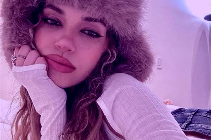 Chloe, 20 — Escort in Crimla, Germany