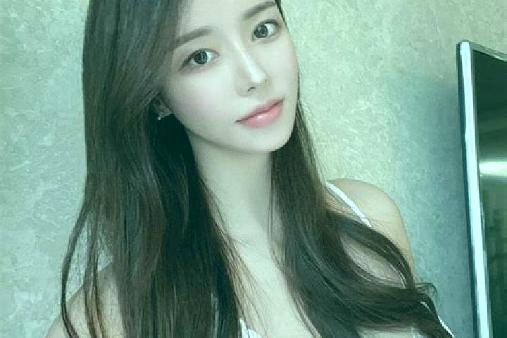 Chloe, 20 — Escort in Goekcepinar, Turkey