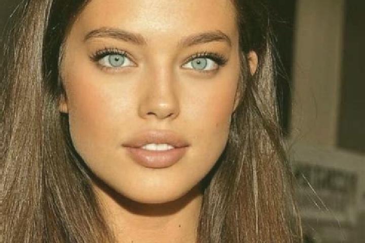Chloe, 21, a chestnut grey-eyed mediterranean companion based in Six Bells. Offering Striptease, Erotic Massage, Party Girl, Dinner Date. Available for incal...