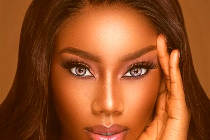 Chloe, 21, a red blue-eyed ebony companion based in La Esperanza. Offering Massage, Travel Companion, Couples, BDSM. Available for incall and outcall, day an...