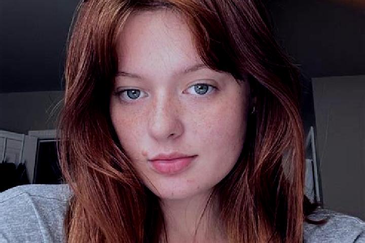 Chloe, 21, a red grey-eyed caucasian companion based in Bakel. Offering Tantra, Travel Companion, BDSM. Available for incall and outcall, day and evening dates.