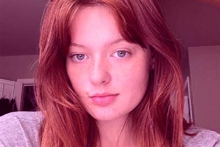 Chloe, 21, a red grey-eyed latina companion based in Pellizzano. Offering Roleplay, 69, Overnight, Dinner Date. Available for incall and outcall, day and eve...