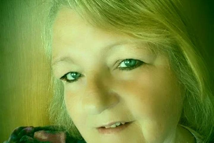 Chloe, 21 — Escort in Hydesville, United States
