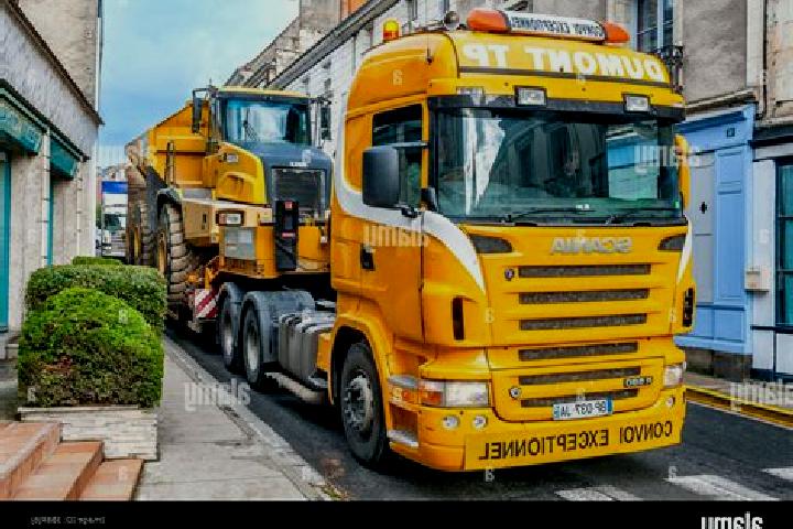 Chloe, 21 — Escort in Lorry, France