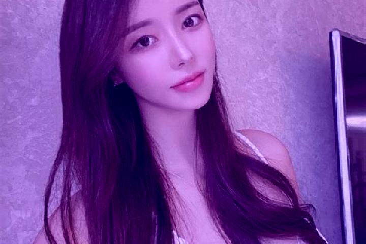 Chloe, 21 — Escort in Ruanyitu, China