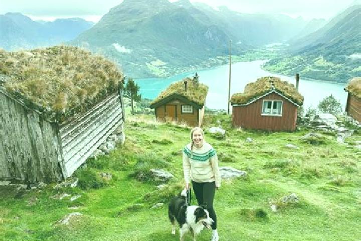 Chloe, 21 — Escort in Stjordalshalsen, Norway