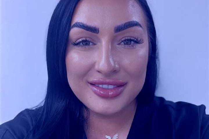 Chloe, 21 — Escort in Wooburn Green, United Kingdom
