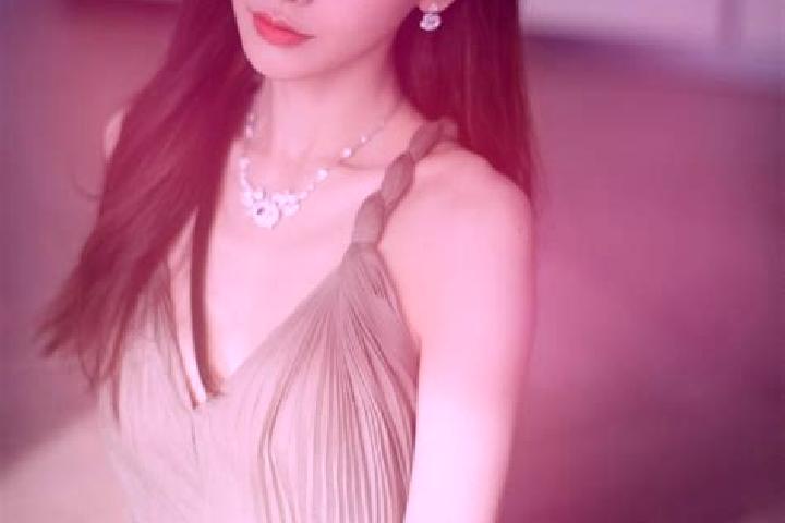 Chloe, 21 — Escort in Yangying, China