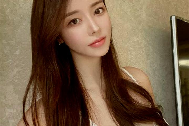 Chloe, 21 — Escort in Yeonil, South Korea