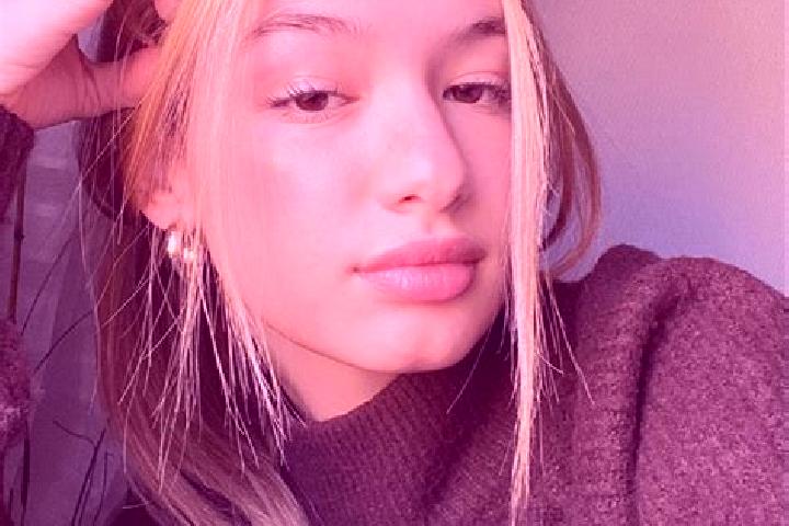 Chloe, 22, a blonde brown-eyed caucasian companion based in Medvenka. Offering Fetish, Party Girl, Overnight, Tantra. Available for incall and outcall, day a...