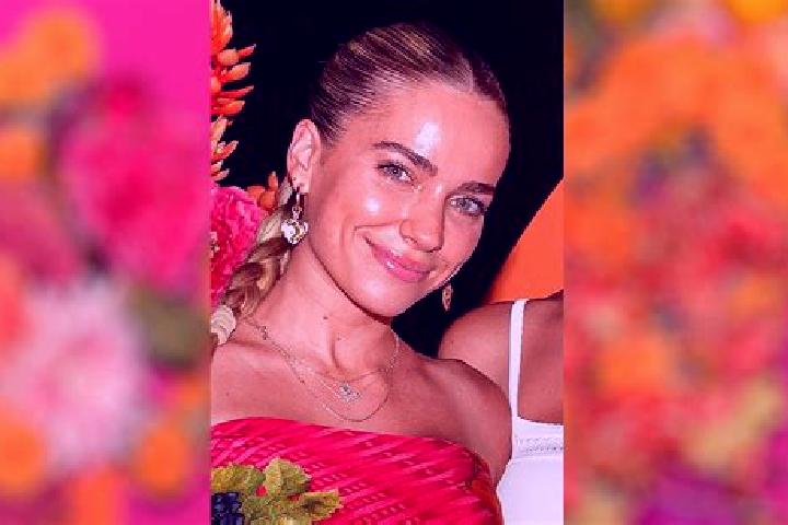 Chloe, 22, a blonde grey-eyed mixed companion based in Setail Krajan. Offering Tantra, A-Level, Domination, Striptease. Available for incall and outcall, day...