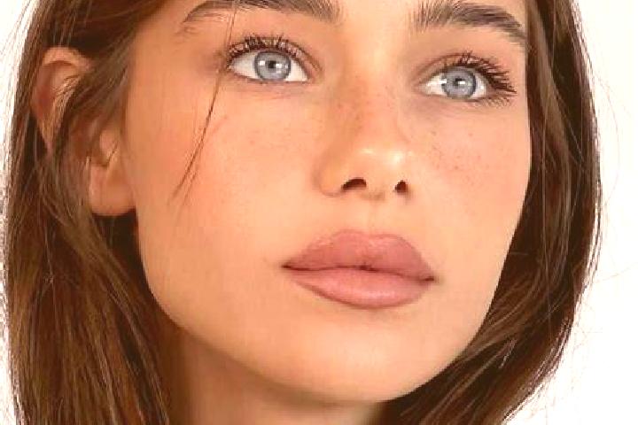 Chloe, 22, a brunette grey-eyed caucasian companion based in Sartah. Offering CIM, 69, Striptease. Available for incall and outcall, day and evening dates.