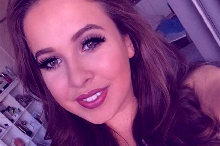 Chloe, 22, a dark blonde dark-eyed mediterranean companion based in Tiniroto. Offering Prostate Massage, Couples, Erotic Massage, Deep French Kissing. Availa...