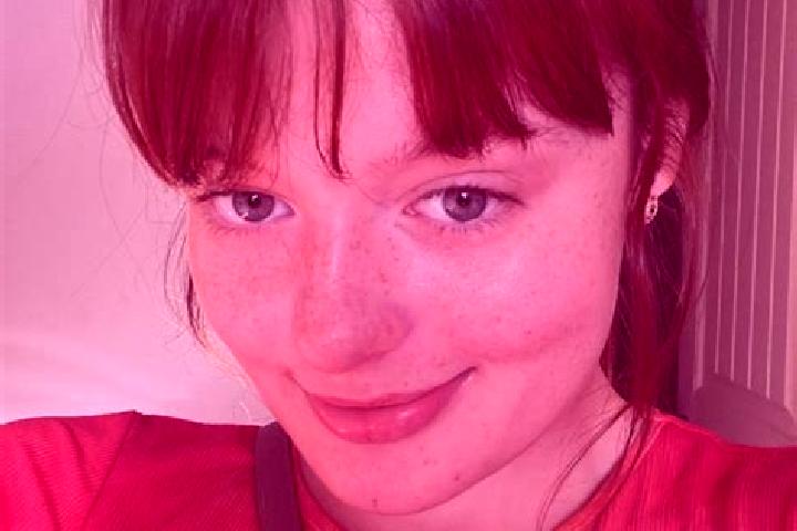 Chloe, 22, a red green-eyed european companion based in Warten. Offering Deep French Kissing, Erotic Massage, 69. Available for incall and outcall, overnight...