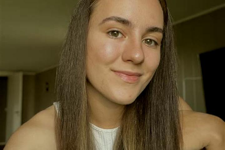 Chloe, 22 — Escort in Akrehamn, Norway