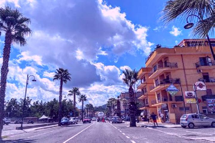 Chloe, 22 — Escort in Marina di Davoli, Italy