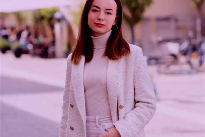 Chloe, 22 — Escort in Schaffen, Belgium