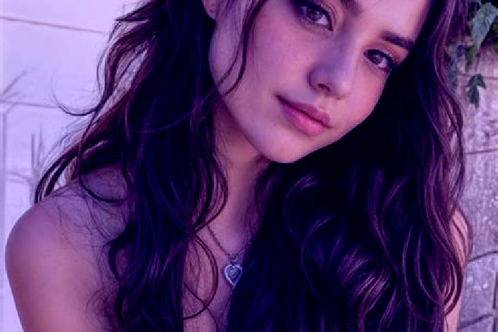 Chloe, 23, a auburn amber-eyed indian companion based in Louholo. Offering Striptease, Prostate Massage, Overnight. Available for incall and outcall, overnig...