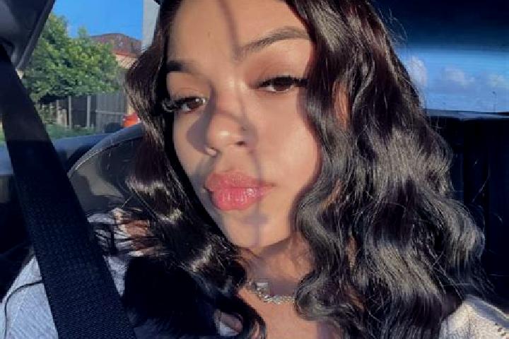 Chloe, 23, a auburn brown-eyed latina companion based in West Brattleboro. Offering Roleplay, OWO, Duos. Available for incall and outcall, overnight bookings...