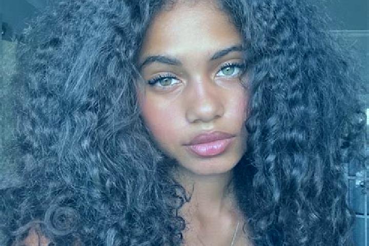 Chloe, 23, a black dark-eyed ebony companion based in Vlkos. Offering Overnight, Deep French Kissing, Dinner Date, A-Level, GFE. Available for incall and out...