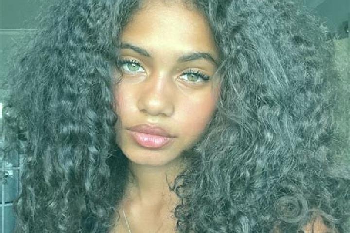 Chloe, 23, a black grey-eyed ebony companion based in Krume. Offering Deep French Kissing, Couples, Party Girl, Striptease, 69. Available for incall and outc...