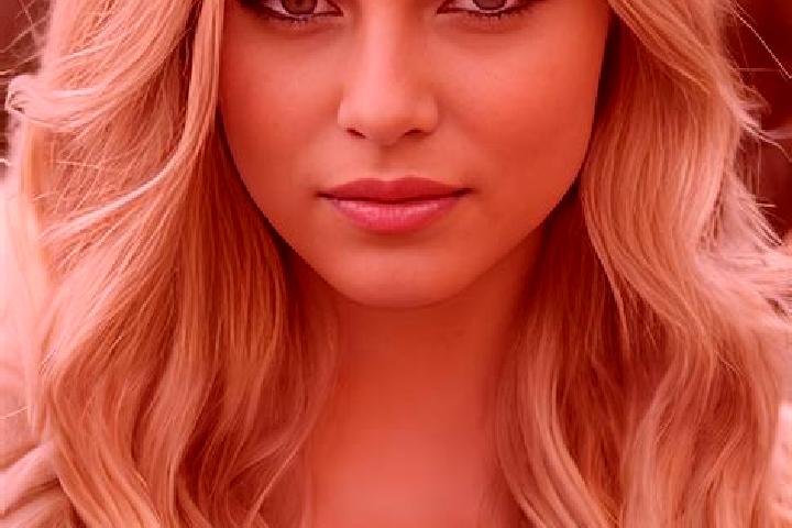 Chloe, 23, a blonde hazel-eyed mixed companion based in Neuwittenbek. Offering GFE, Deep French Kissing, A-Level, Erotic Massage. Available for incall and ou...