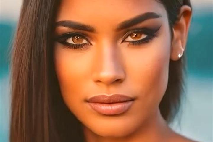 Chloe, 23, a dark blonde amber-eyed latina companion based in Bereguardo. Offering Fetish, Roleplay, Massage, Deep French Kissing, Couples. Available for inc...