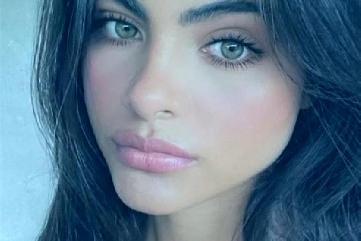 Chloe, 23, a red dark-eyed indian companion based in Sankt Goar. Offering Couples, Overnight, Dinner Date, Fetish, BDSM. Available for incall and outcall, ov...