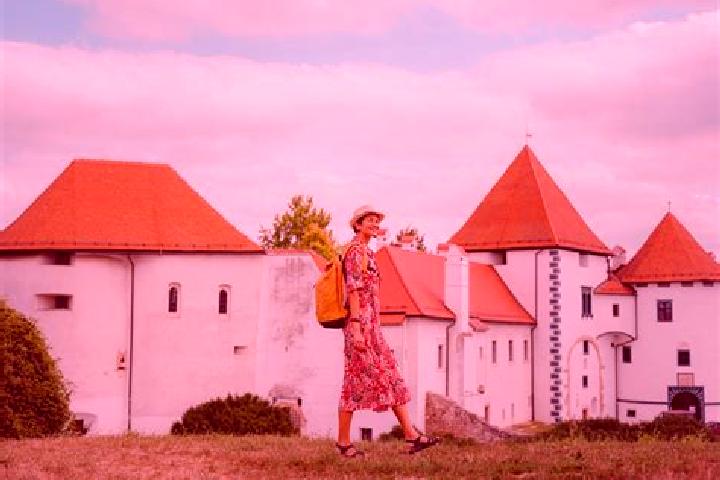 Chloe, 23 — Escort in Aukstelkai, Lithuania