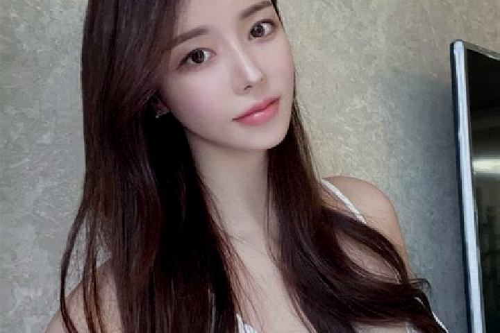 Chloe, 23 — Escort in Bayan Uula Sumu, Mongolia