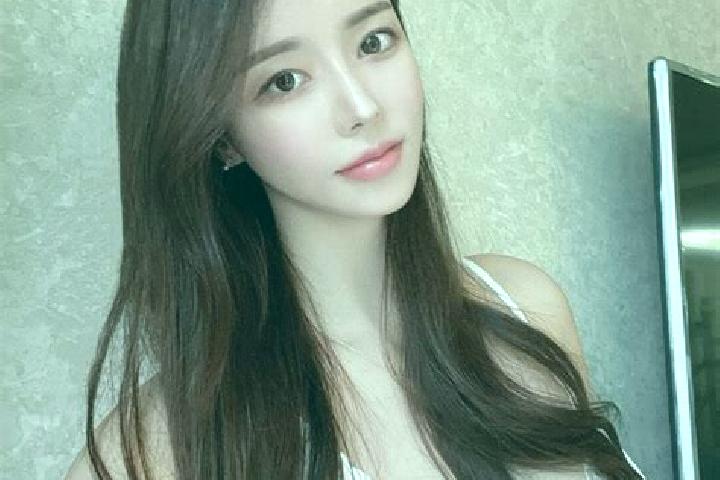 Chloe, 23 — Escort in Bolo, Indonesia