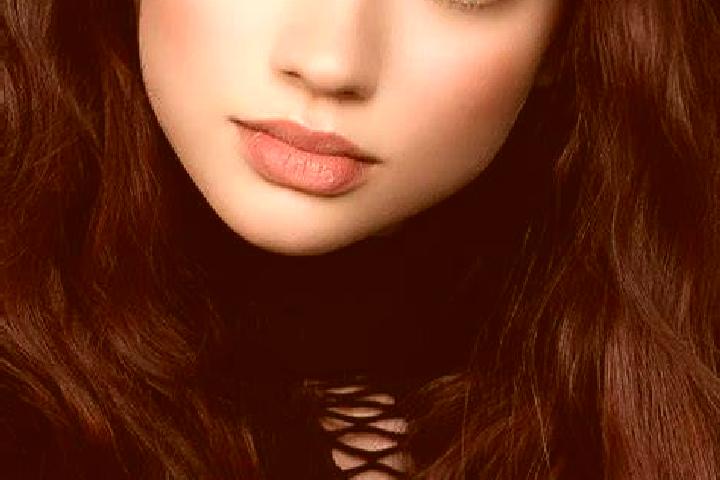 Chloe, 24, a auburn grey-eyed european companion based in Canoas. Offering Domination, Duos. Available for incall and outcall, overnight bookings available.