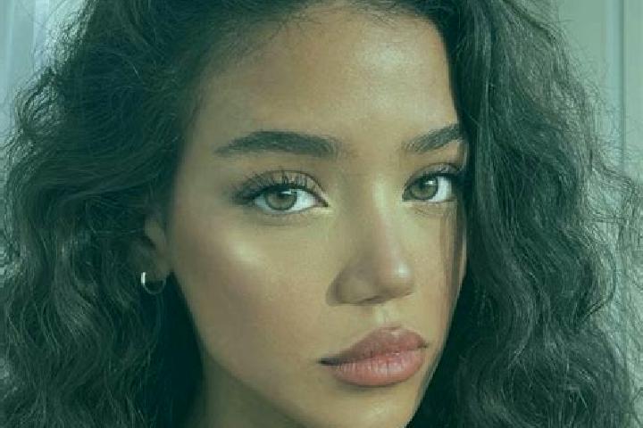 Chloe, 24, a black brown-eyed mediterranean companion based in Miaoxi. Offering Deep French Kissing, Roleplay, Massage, Duos. Available for incall and outcal...