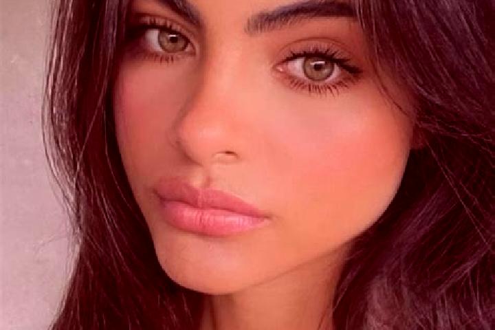 Chloe, 24, a black hazel-eyed caribbean companion based in Ghiaie. Offering A-Level, 69, Dinner Date, Deep French Kissing, Duos. Available for incall and out...