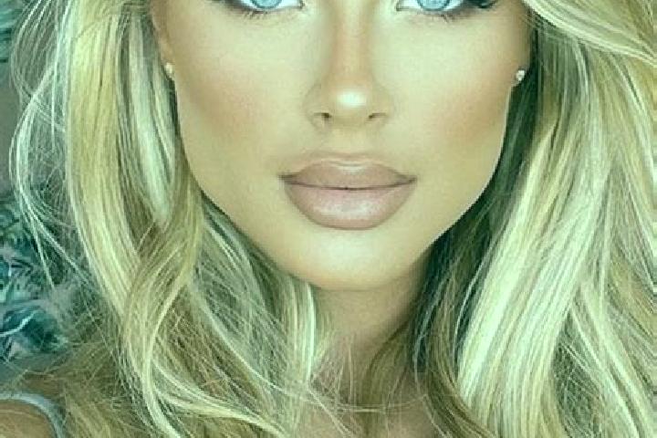 Chloe, 24, a blonde blue-eyed latina companion based in Zacler. Offering Dinner Date, Erotic Massage. Available for incall and outcall, day and evening dates.
