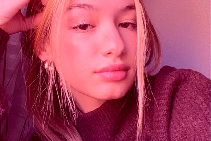 Chloe, 24, a blonde brown-eyed indian companion based in Vogani. Offering Domination, Tantra, Travel Companion. Available for incall and outcall, day and eve...