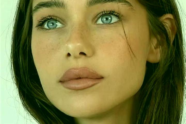 Chloe, 24, a brunette brown-eyed ebony companion based in Lang Chanh. Offering Couples, CIM. Available for incall and outcall, overnight bookings available.