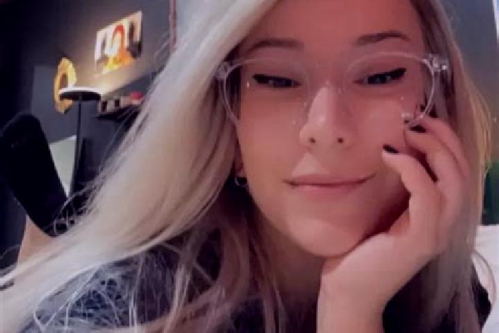 Chloe, 24, a platinum blonde amber-eyed ebony companion based in Urun-Islampur. Offering Roleplay, Fetish, Dinner Date. Available for incall and outcall, day...