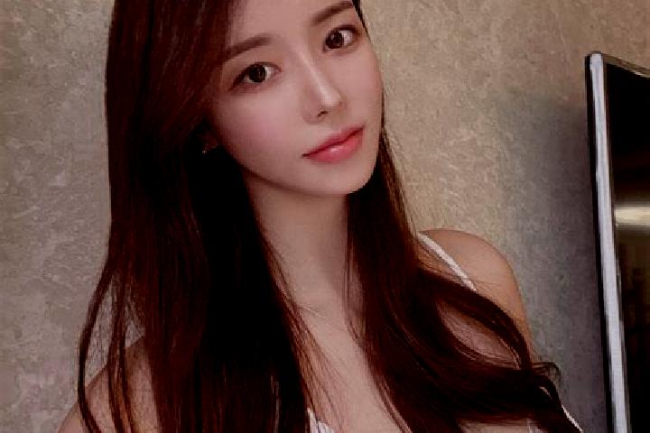 Chloe, 24 — Escort in Huaxijie, China