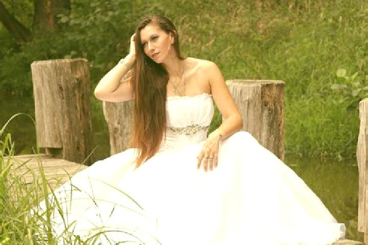 Chloe, 24 — Escort in Kamenicky, Czech Republic