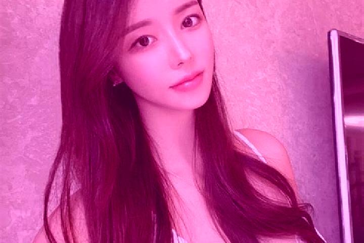 Chloe, 24 — Escort in Laoshawan, China