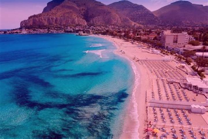 Chloe, 24 — Escort in Santa Venerina, Italy