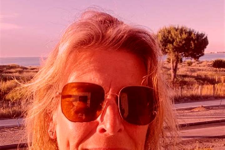 Chloe, 24 — Escort in Saulx, France