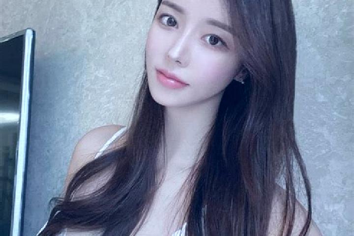 Chloe, 24 — Escort in Yigityolu, Turkey