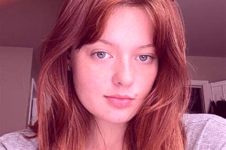 Chloe, 25, a auburn amber-eyed asian companion based in Khon Kaen. Offering Roleplay, Duos, Overnight. Available for incall and outcall, day and evening dates.