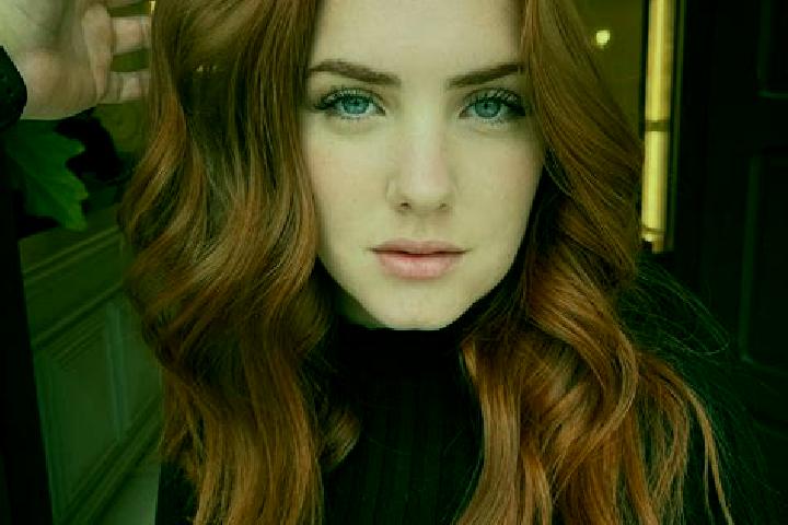 Chloe, 25, a auburn blue-eyed middle eastern companion based in San Cebrian de Muda. Offering Duos, Tantra, Girlfriend Experience, GFE, BDSM. Available for i...