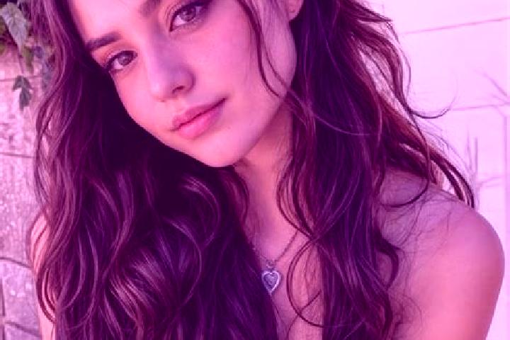 Chloe, 25, a auburn hazel-eyed mixed companion based in Mezquite de Sotelo. Offering GFE, Erotic Massage. Available for incall and outcall, day and evening d...